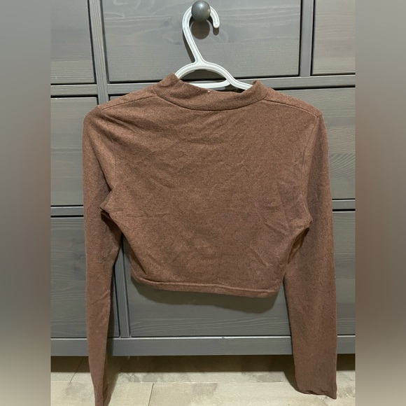 long sleeve turtle neck. - Picture 2 of 3